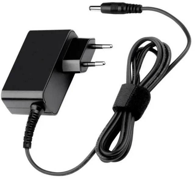 Maitinimo adapteris su integruotu laidu ir jungtimi