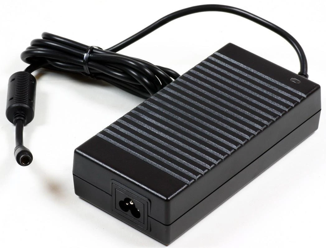 Coreparts 120W adapteris su briaunotu korpusu
