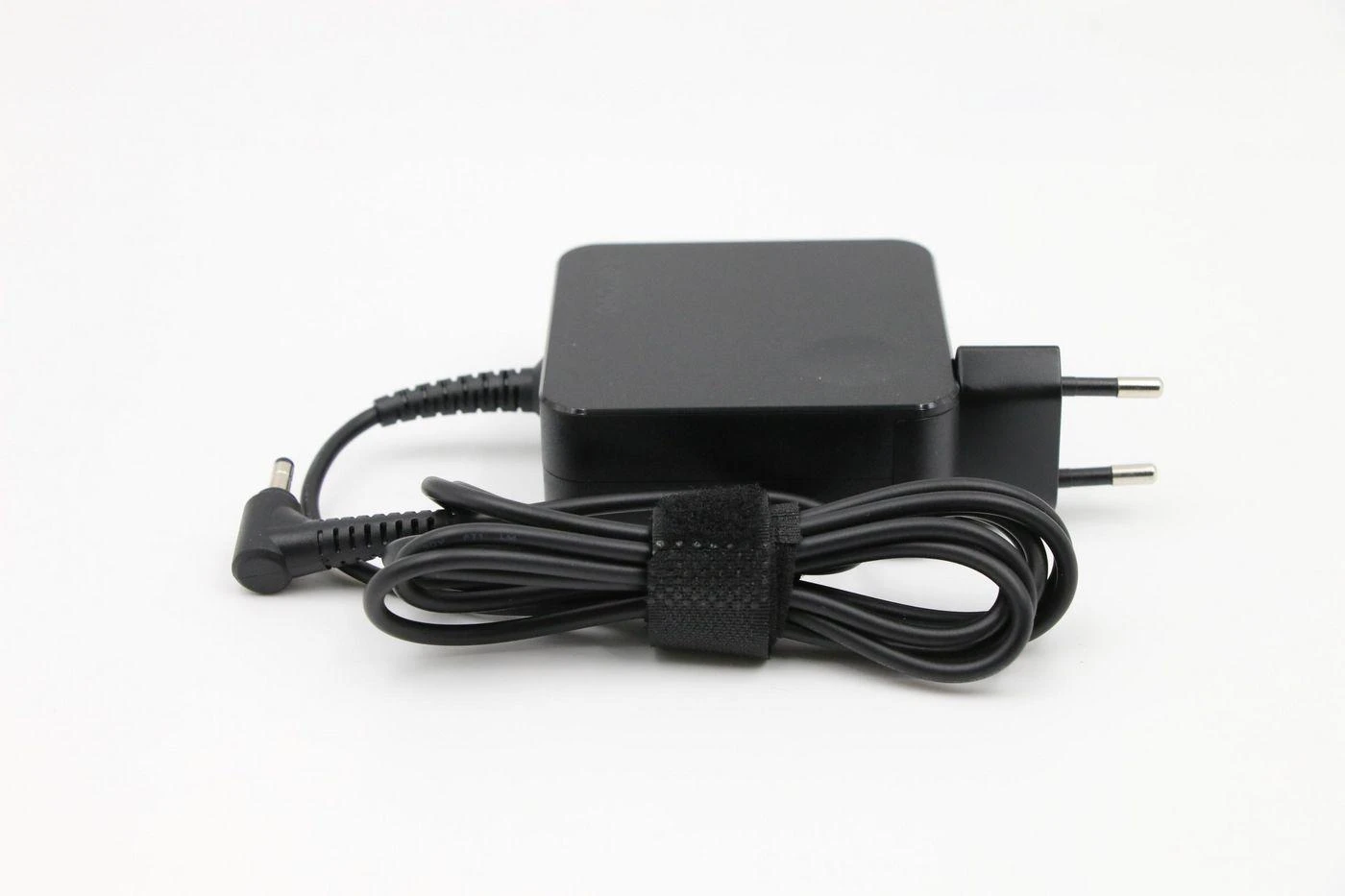 „Lenovo“ 3,25 A, 20 V nešiojamojo kompiuterio kintamosios srovės adapteris (FRU01FR150)