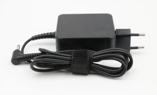 „Lenovo“ nešiojamojo kompiuterio kintamosios srovės adapteris 65 W, 3,25 A, 20 V (01FR150)