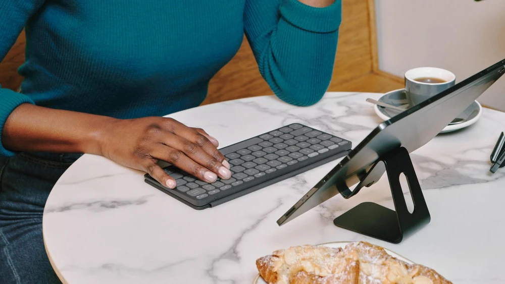 „Logitech Keys-To-Go 2“ nešiojama belaidė klaviatūra planšetiniams kompiuteriams – Šiaurės šalių kalbomis