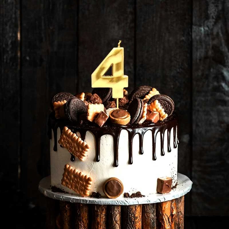 Auksinė žvakutė tortui skaičius "4"