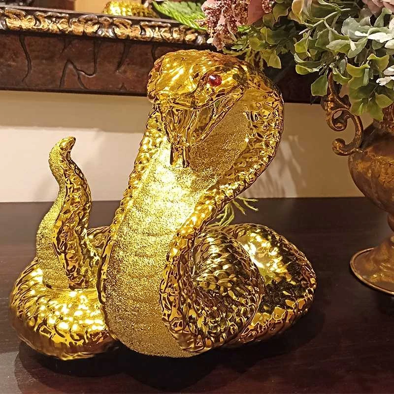 Porcelianinė gyvatės statulėlė, h 22 cm