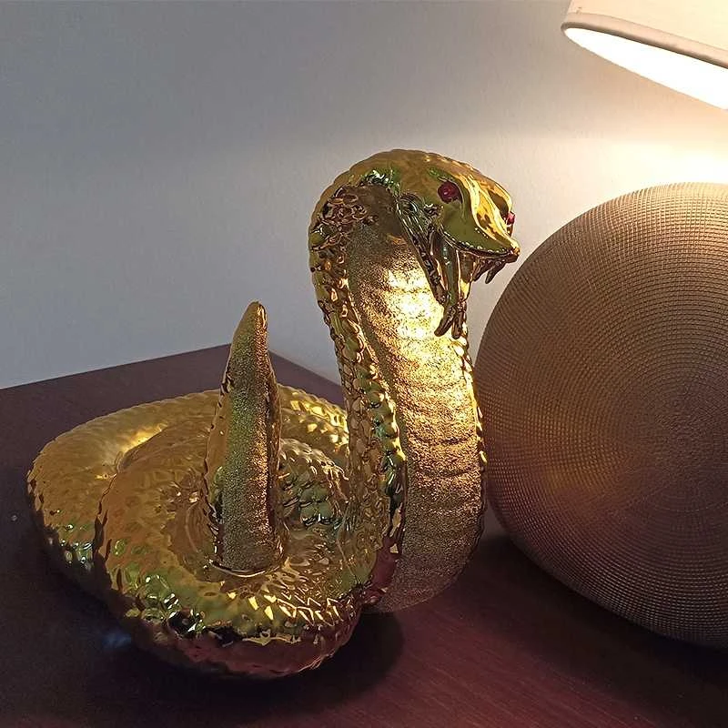 Porcelianinė gyvatės statulėlė, h 22 cm