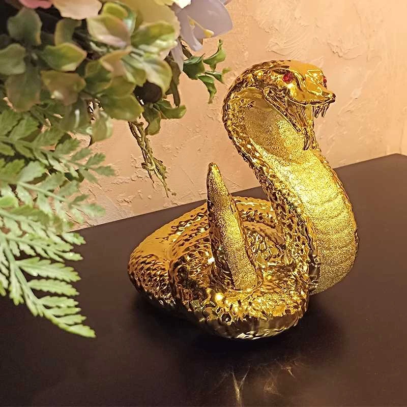 Porcelianinė gyvatės statulėlė, h 22 cm