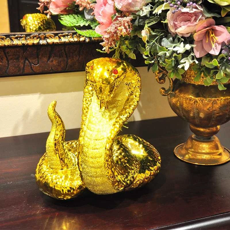Porcelianinė gyvatės statulėlė, h 22 cm