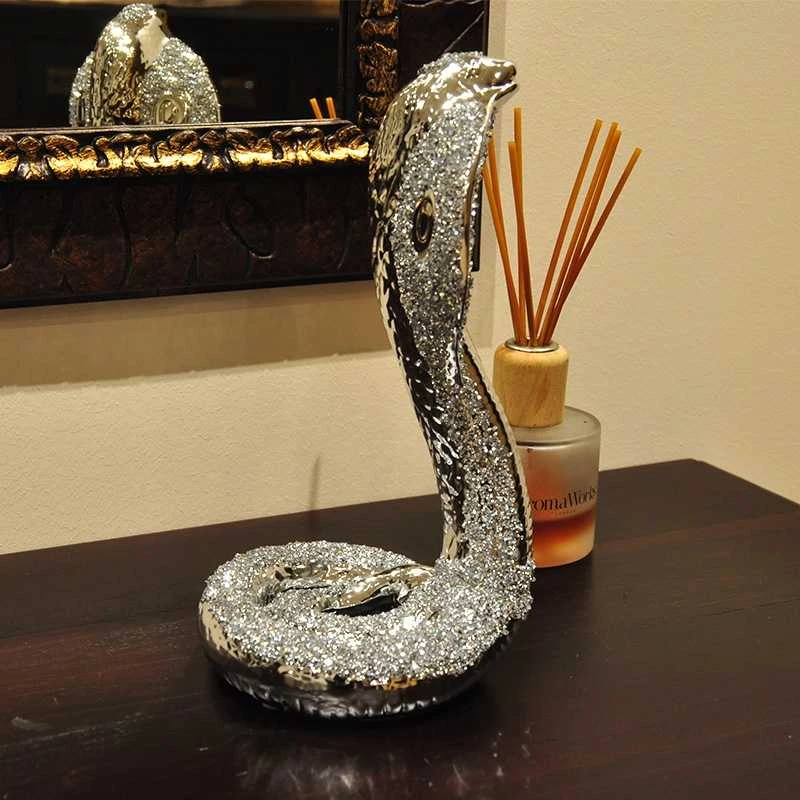 Porcelianinė gyvatės statulėlė, h 27 cm
