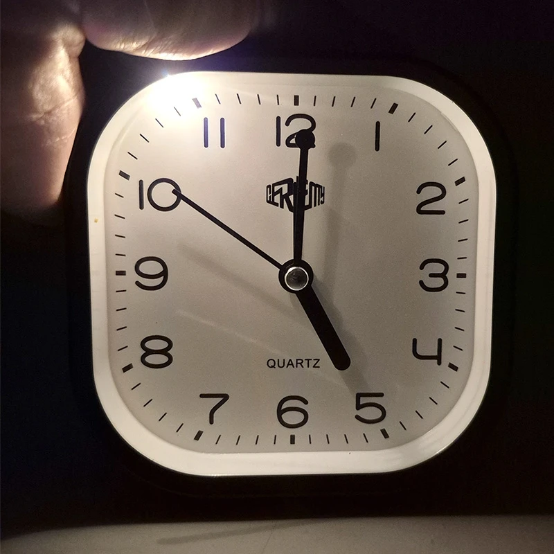 Stalinis laikrodis-žadintuvas su foniniu apšvietimu, h 11 cm - Pilka