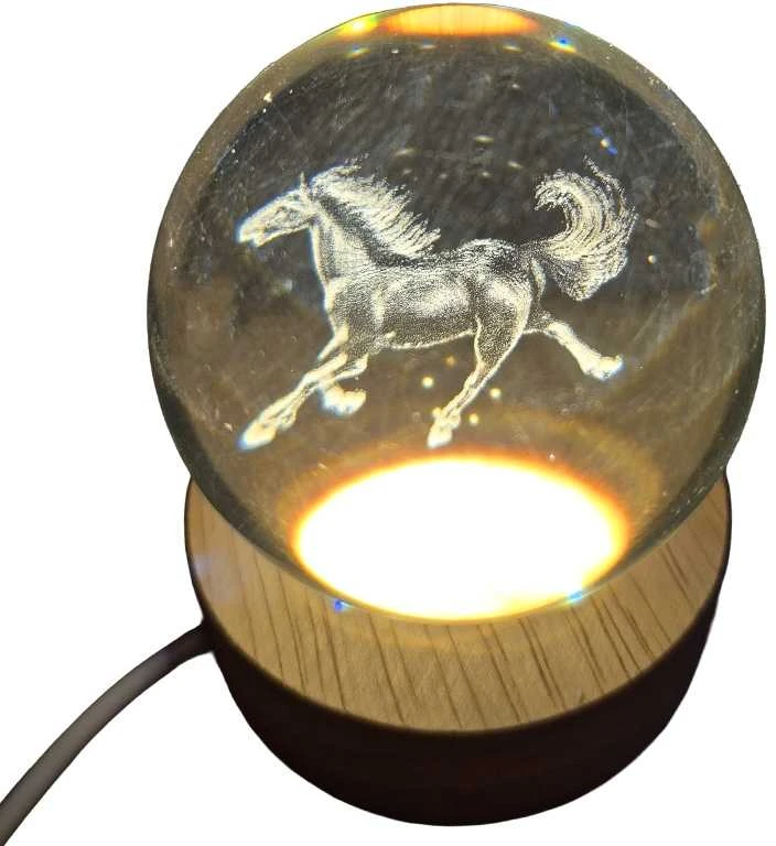 Stiklinis, šviečiantis burbulas su 3D arklio graviūra, 8 cm