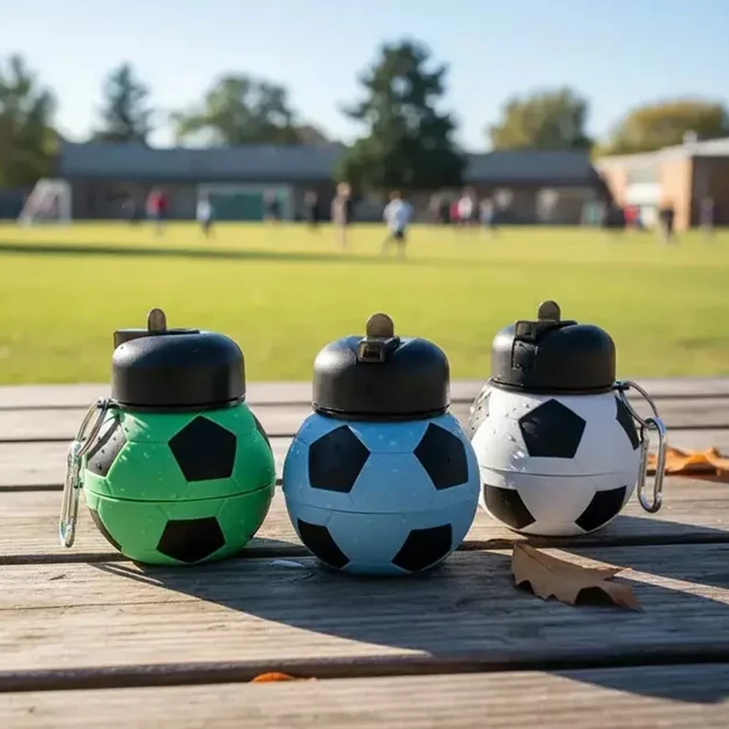 Sulankstoma silikoninė gertuvė-futbolo kamuolys, 550 ml - Žalia