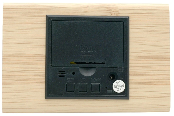 Trikampis medinio dizaino LED žadintuvas, h 7 cm - Smėlinė