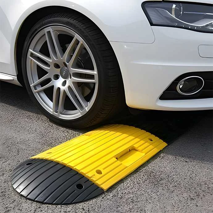 Gulintis policininkas - greičio mažinimo kalnelis Eurostal 40 cm pločio vidinė dalis geltona H5