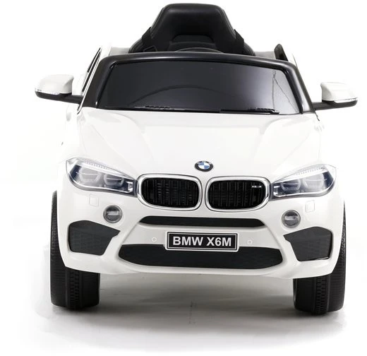 Baltas BMW X6 elektrinis automobilis