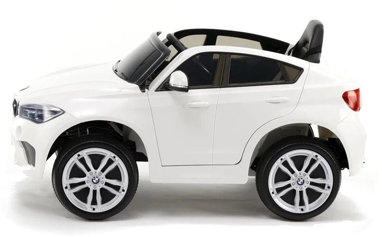 Baltas BMW X6 elektrinis automobilis