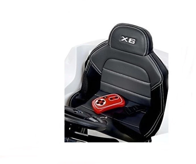 Baltas BMW X6 elektrinis automobilis