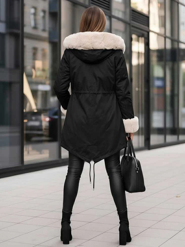 Juoda moteriška striukė Moly