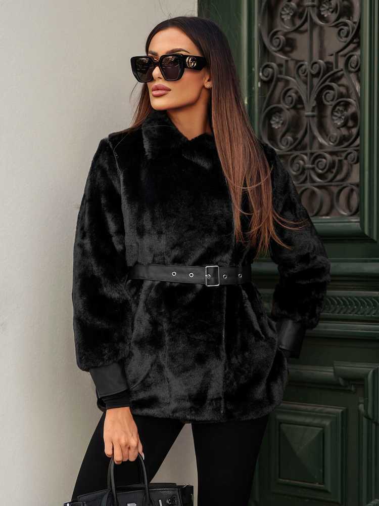 Juoda striukė Kylie