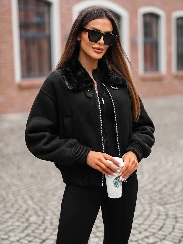 Juoda striukė su juodu kailiuku Edit