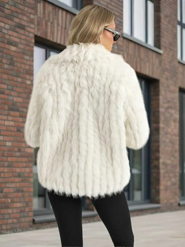 Moteriška balta kailinė striukė Moda