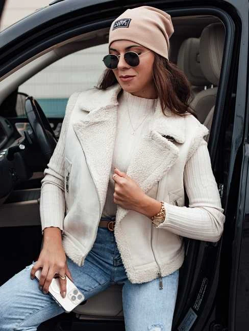 Moteriška balta liemenė su kailiuku Wool