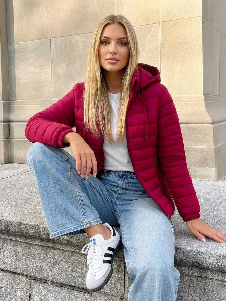 Moteriška bordo spalvos striukė Albi