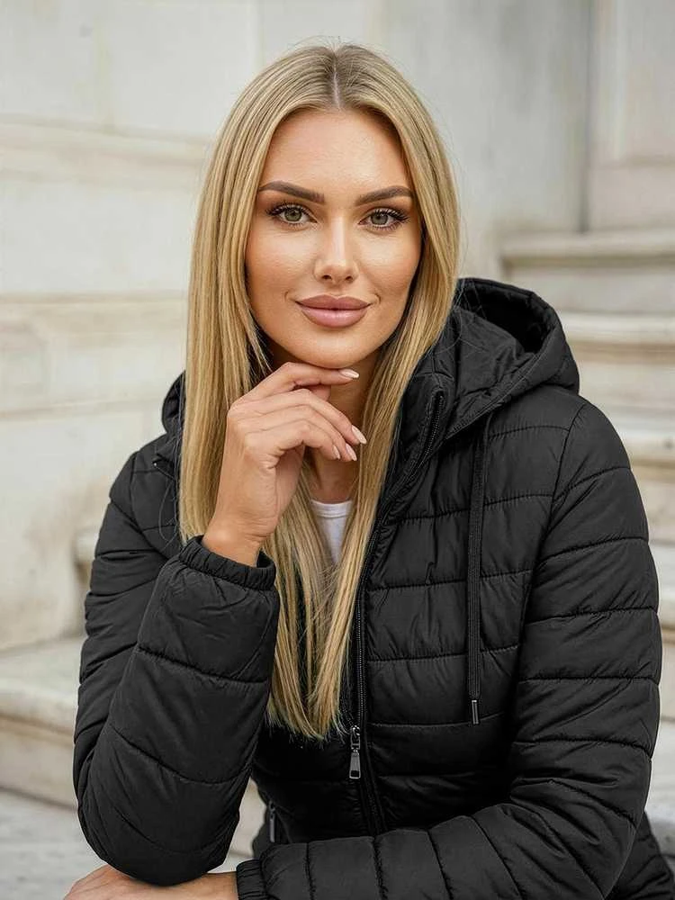 Moteriška juodos spalvos striukė Albi