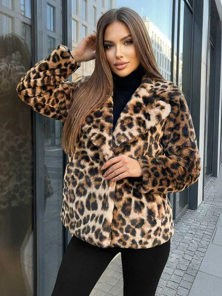 Moteriška ruda kailinė striukė su gyvūniniu raštu Leopard