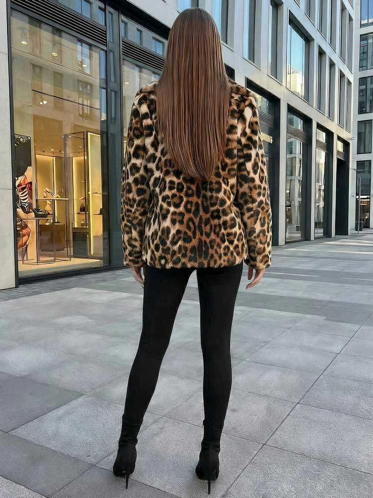 Moteriška ruda kailinė striukė su gyvūniniu raštu Leopard