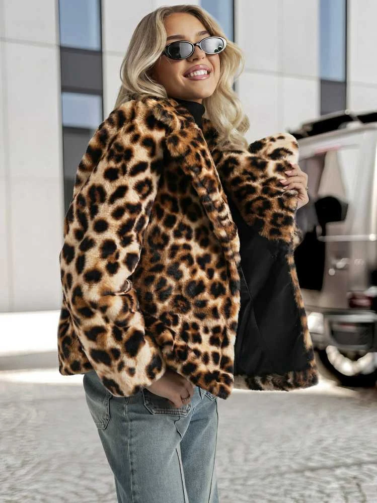 Moteriška ruda kailinė striukė su gyvūniniu raštu Leopard