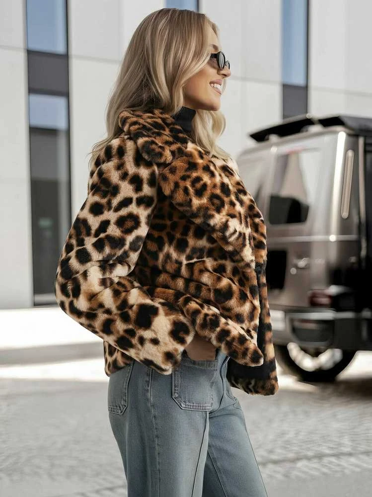 Moteriška ruda kailinė striukė su gyvūniniu raštu Leopard