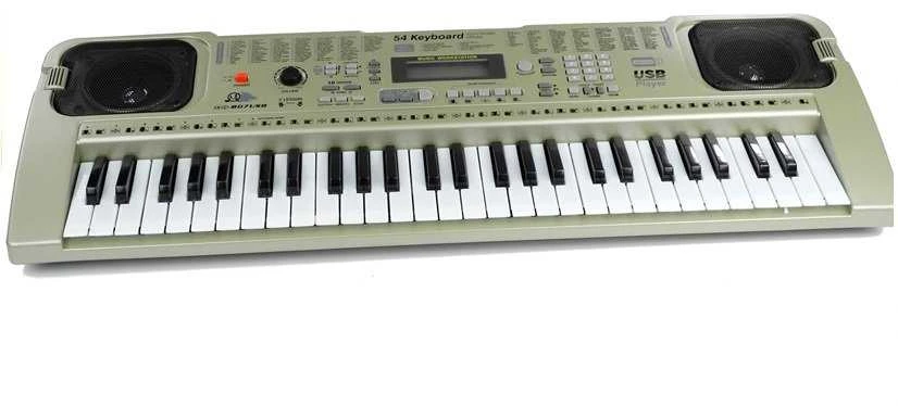 Pilkas muzikinis pianinas su mikrofonu