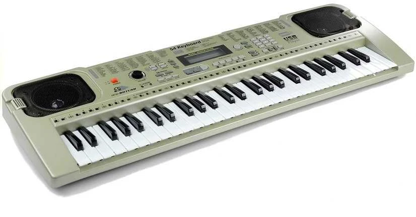 Pilkas muzikinis pianinas su mikrofonu