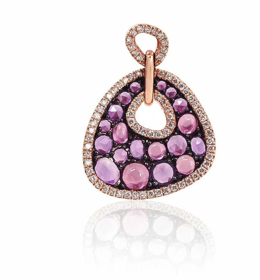 Auksinis pakabukas su brangakmeniais. Metalas: Raudonas Auksas. Praba: 585°. Akmuo: Briliantai , Ametistas , Rodolitas - 23 mm. - 2.76 g. - Briliantai (0,22Ct), Ametistas (0,62Ct), Rodolitas