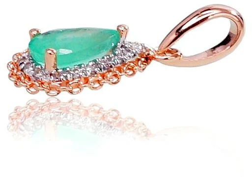 Auksinis pakabukas su brangakmeniais. Metalas: Raudonas Auksas. Praba: 585°. Akmuo: Briliantai , Smaragdas - 0.5 g. - 16 mm. - Briliantai (0,034Ct), Smaragdas (0,304Ct)