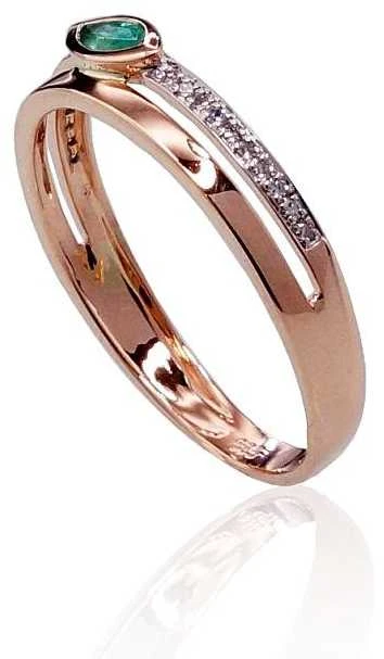 Auksinis žiedas su brangakmeniais. Metalas: Raudonas Auksas. Praba: 585°. Akmuo: Briliantai , Smaragdas - 17.5 - 1.65 g. - Briliantai (0,06Ct), Smaragdas (0,145Ct)