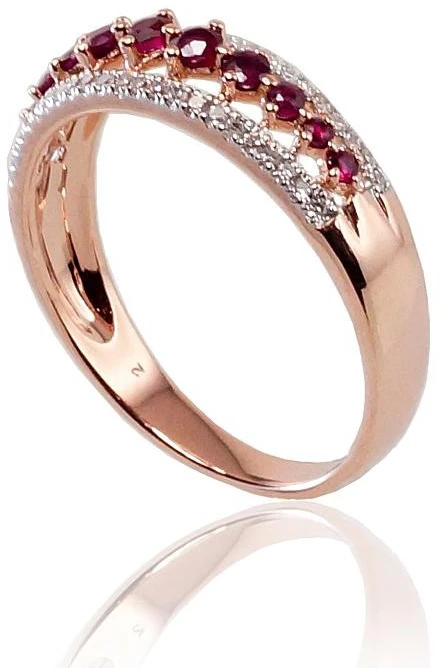 Auksinis žiedas su brangakmeniais. Metalas: Raudonas Auksas. Praba: 585°. Akmuo: Briliantai , Rubinas - 17.5 - 1.97 g. - Briliantai (0,116Ct), Rubinas (0,379Ct)