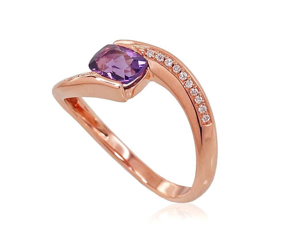 Auksinis žiedas su brangakmeniais. Metalas: Raudonas Auksas. Praba: 585°. Akmuo: Briliantai , Ametistas - 18 - 3.36 g. - Briliantai (0,08Ct), Ametistas (0,62Ct)