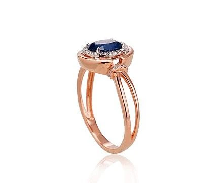 Auksinis žiedas su brangakmeniais. Metalas: Raudonas/Baltas Auksas. Praba: 585°. Akmuo: Briliantai , Safyras - 17 - 3.99 g. - Briliantai (0,177Ct), Safyras (1,428Ct)