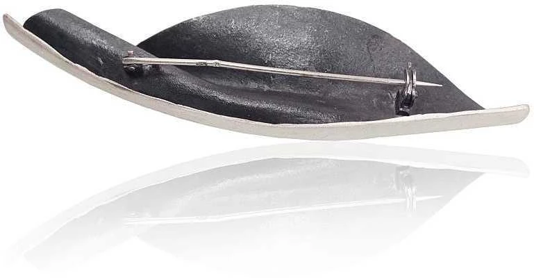Sidabrinė sagė - 11.9 g. - 79 mm.
