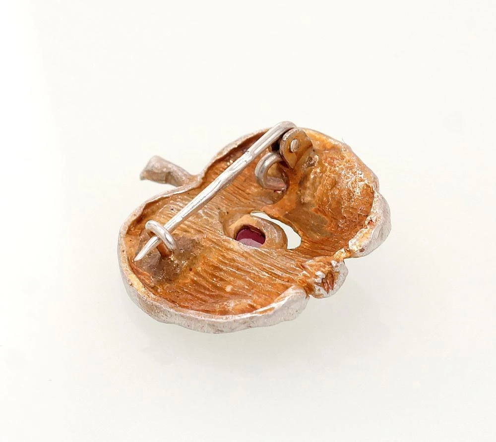 Sidabrinė sagė - 3.6 g. - 22 mm.