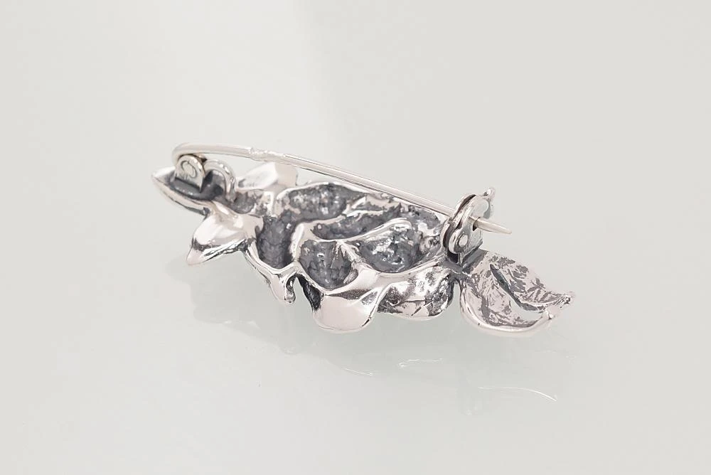 Sidabrinė sagė - 5.6 g. - 39 mm.