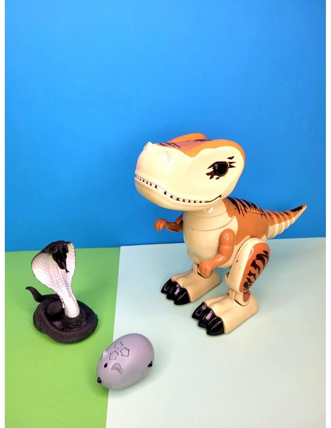 Cooler Stuff Dinozauras su valdymo pultu pelyte ir gyvatė