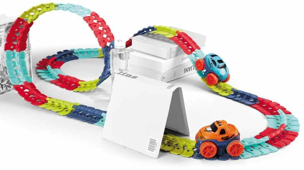 Malplay Žaislinė lanksti automobilių trasa su LED apšviečiamu automobiliu