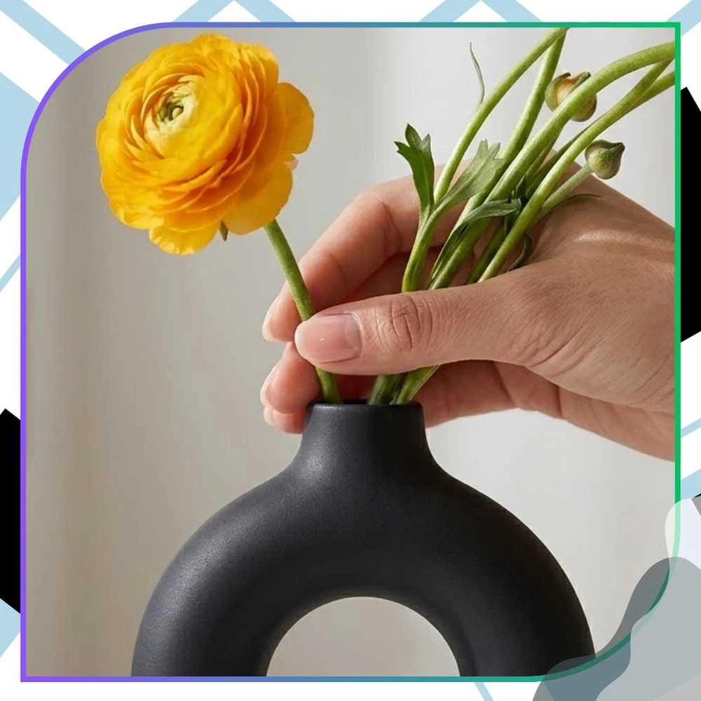 Dekoratyvinė juoda PVC vaza, minimalistinė