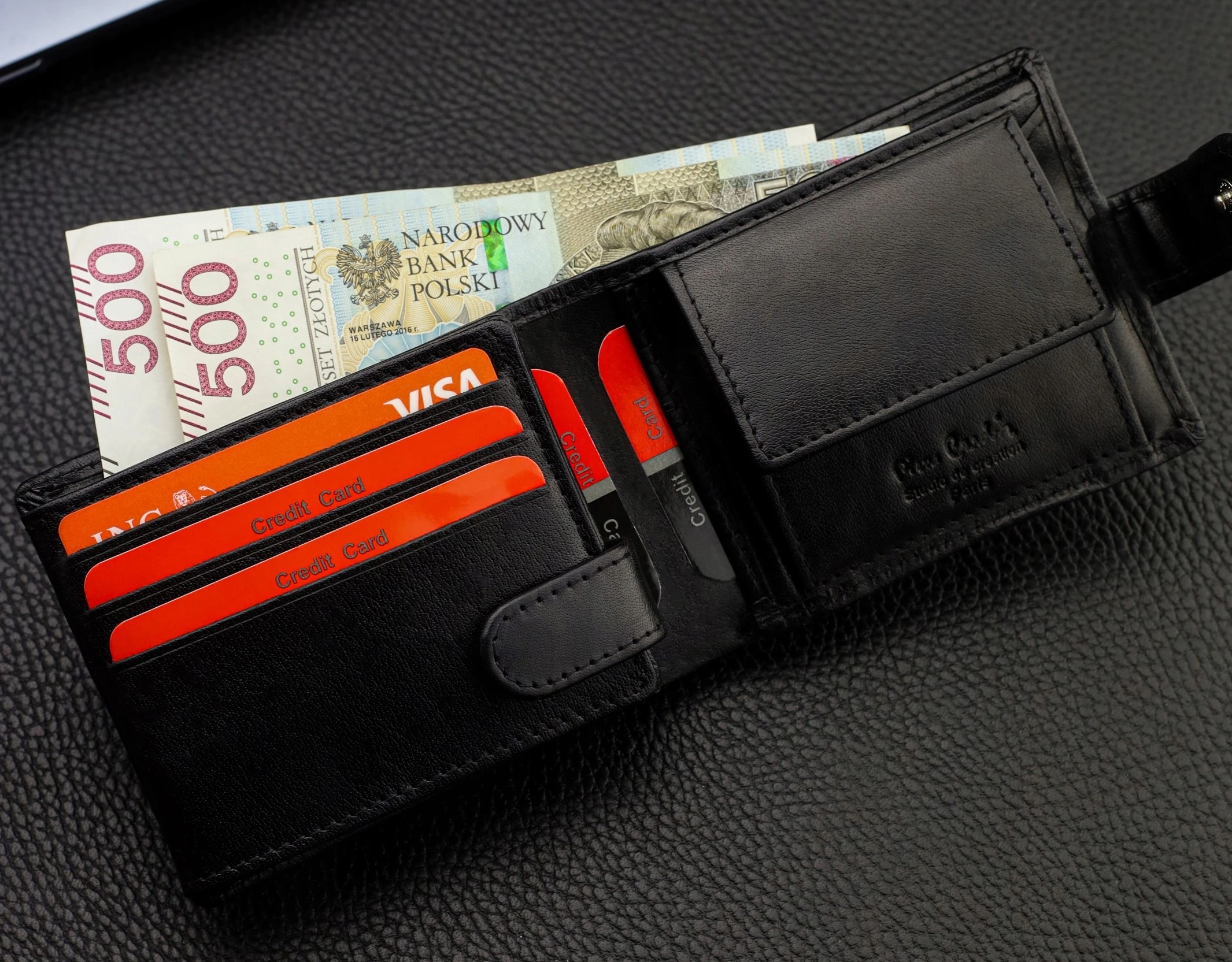 Dovanų rinkinys vyrams: odinė piniginė Pierre Cardin RFID ir diržas Stevens A323206 aprašymas - Prekės nuotrauka