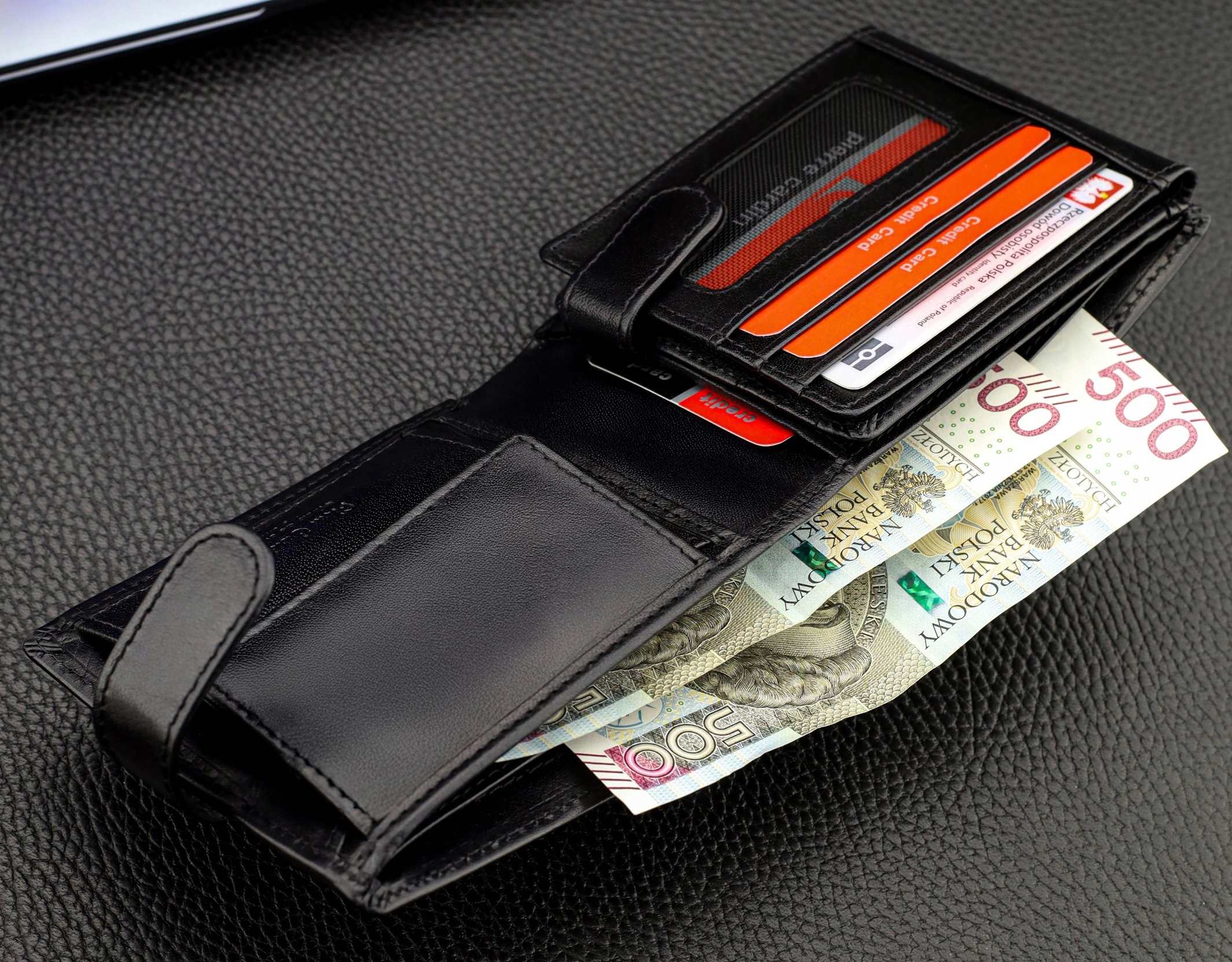 Dovanų rinkinys vyrams: odinė piniginė Pierre Cardin RFID ir diržas Stevens A423206 aprašymas - Prekės nuotrauka