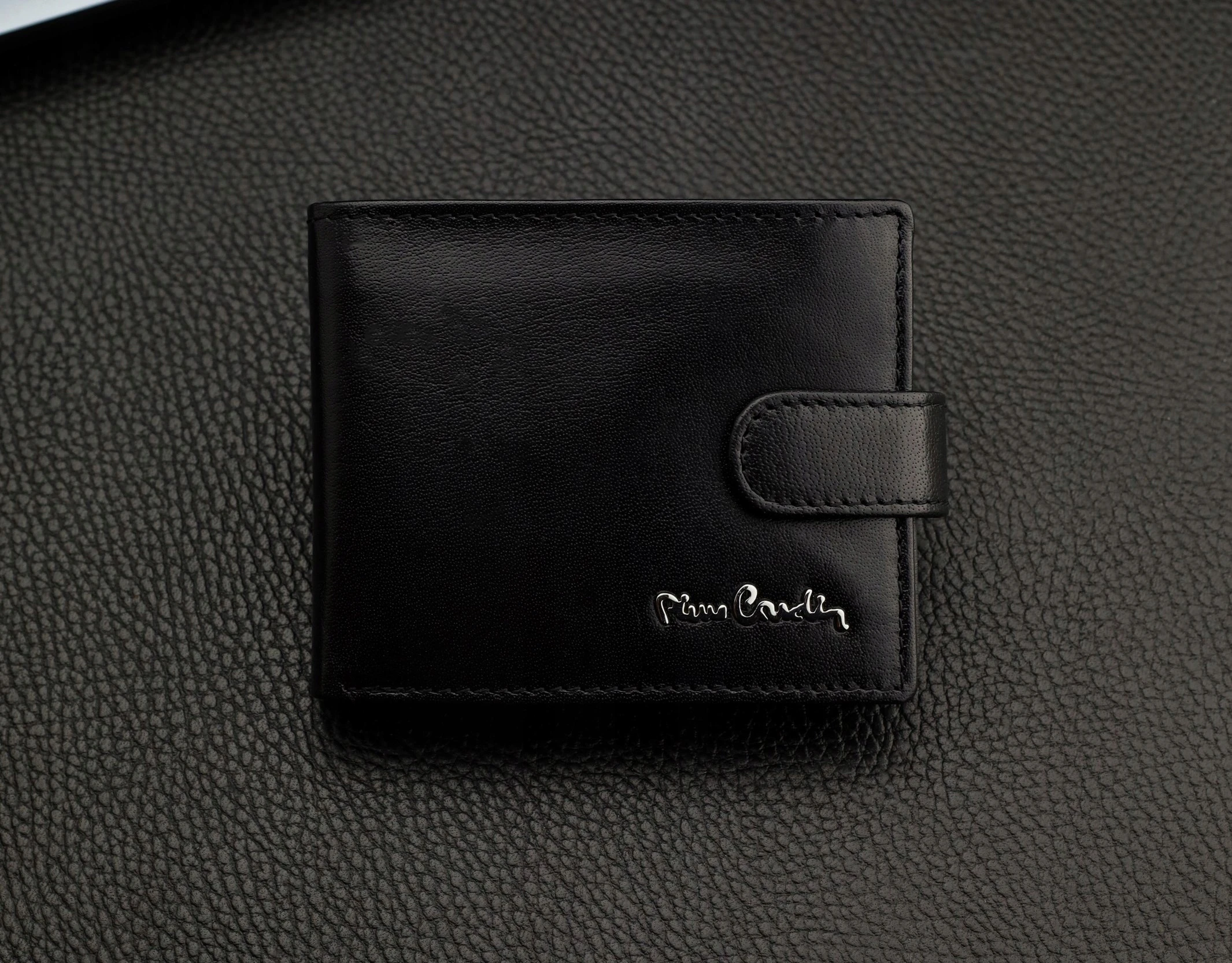Dovanų rinkinys vyrams: odinė piniginė Pierre Cardin RFID ir diržas Stevens A5288206 aprašymas - Prekės nuotrauka