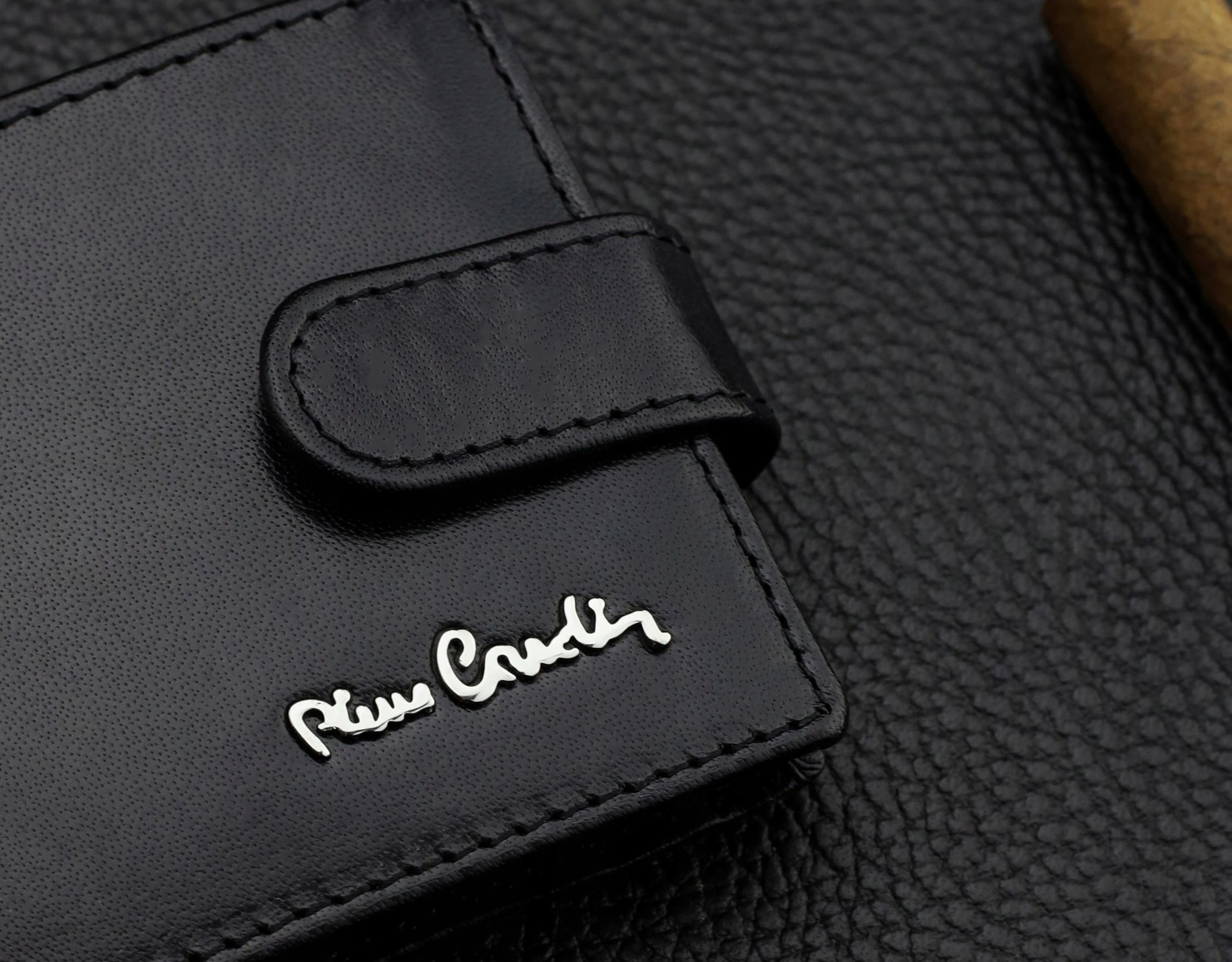 Dovanų rinkinys vyrams: odinė piniginė Pierre Cardin RFID ir diržas Stevens A5288206 aprašymas - Prekės nuotrauka