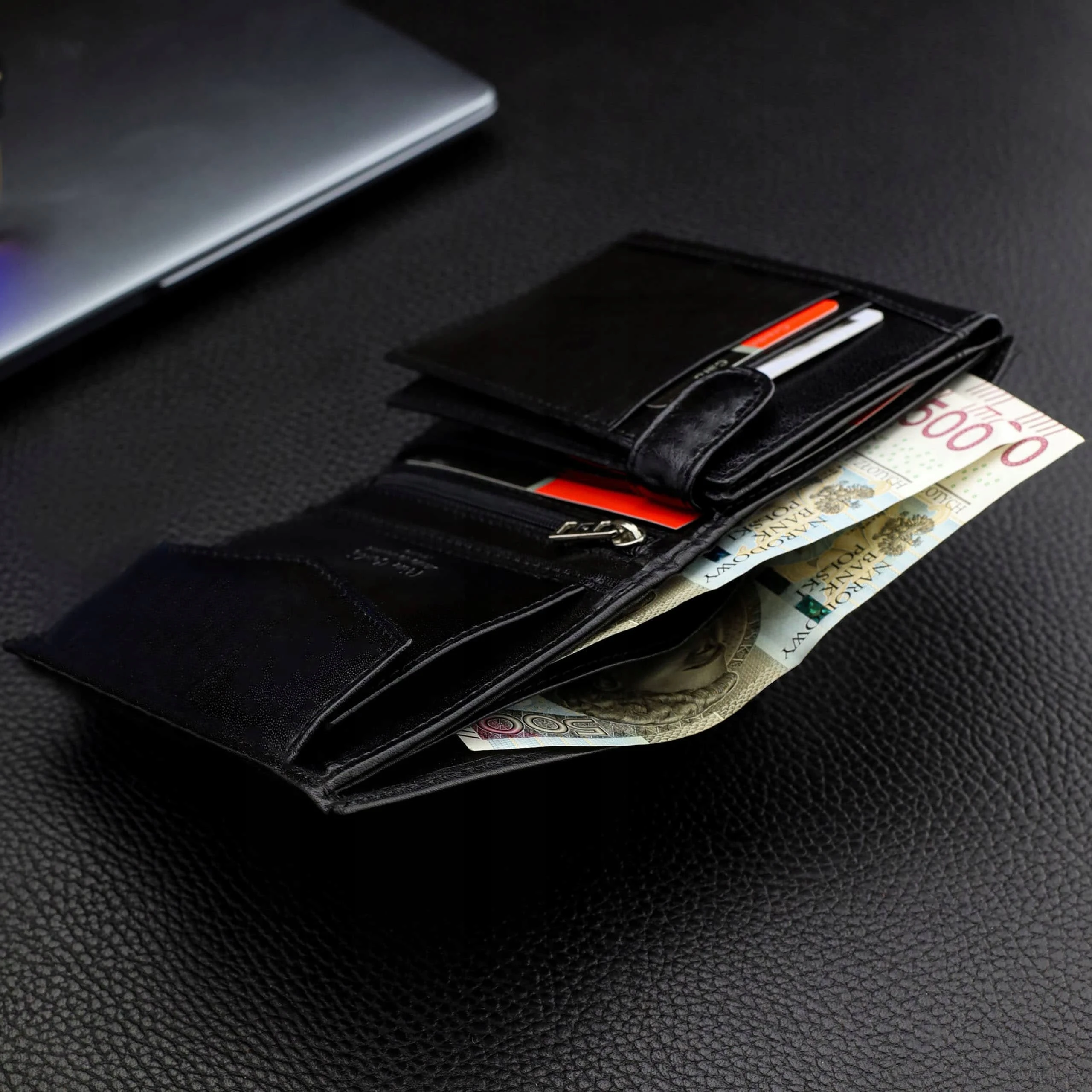 Dovanų rinkinys vyrams: odinė piniginė Pierre Cardin RFID ir diržas Stevens 623206 aprašymas - Prekės nuotrauka