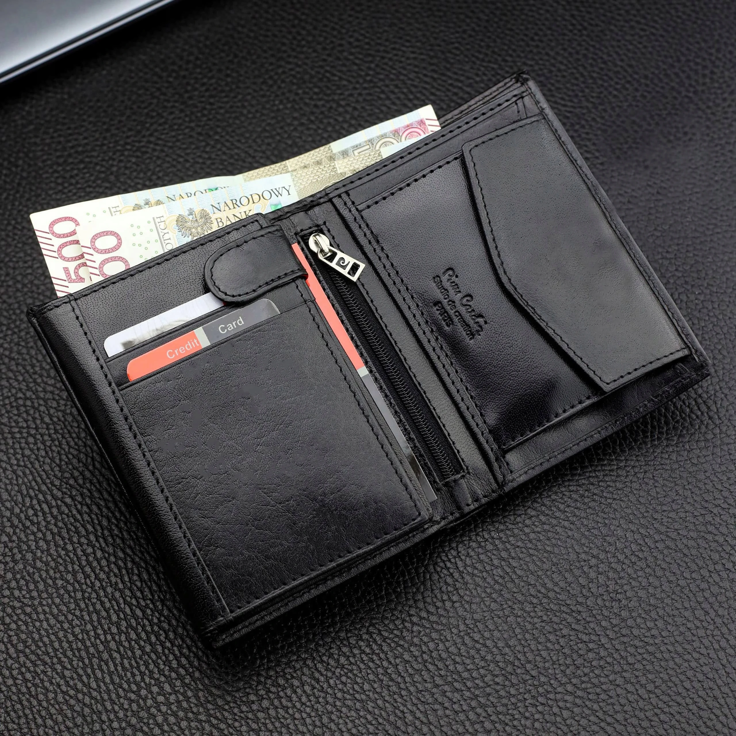 Dovanų rinkinys vyrams: odinė piniginė Pierre Cardin RFID ir diržas Stevens 623206 aprašymas - Prekės nuotrauka